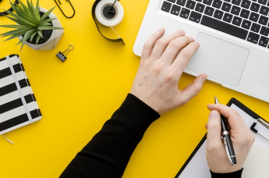 Être payé pour écrire des histoires en ligne : comment devenir rédacteur freelance ?